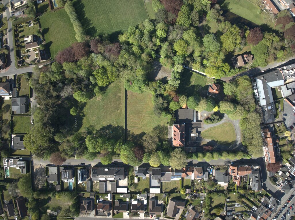 Dronebeeld van de volledige site van Huyze Verde in Waregem